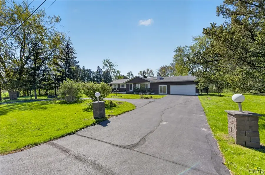6590 Badgley Rd, East Syracuse, NY 13057 - #2