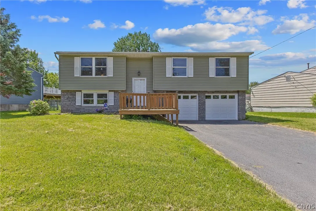 8256 Elaine Circle, Liverpool, NY 13090 - #1