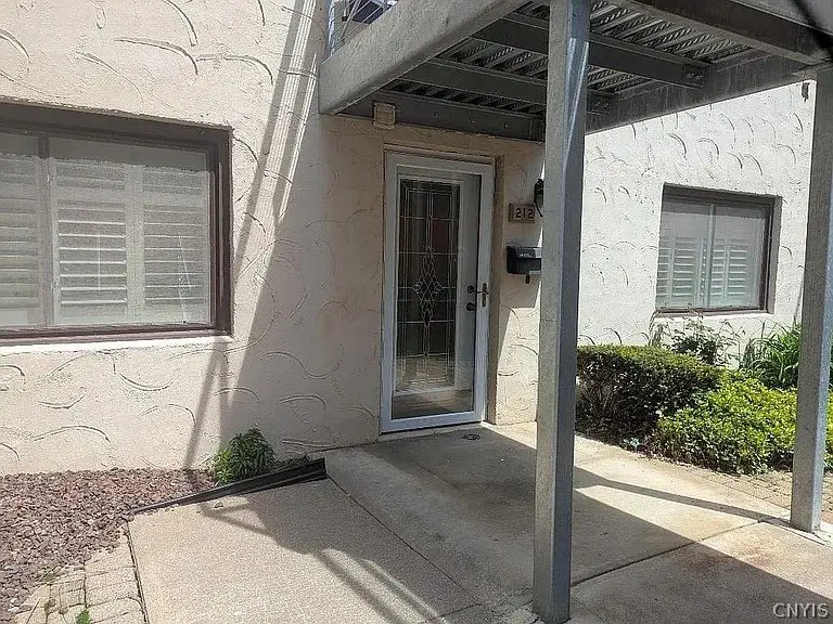 212 Bay Village Drive, Rochester, NY 14609 - #1