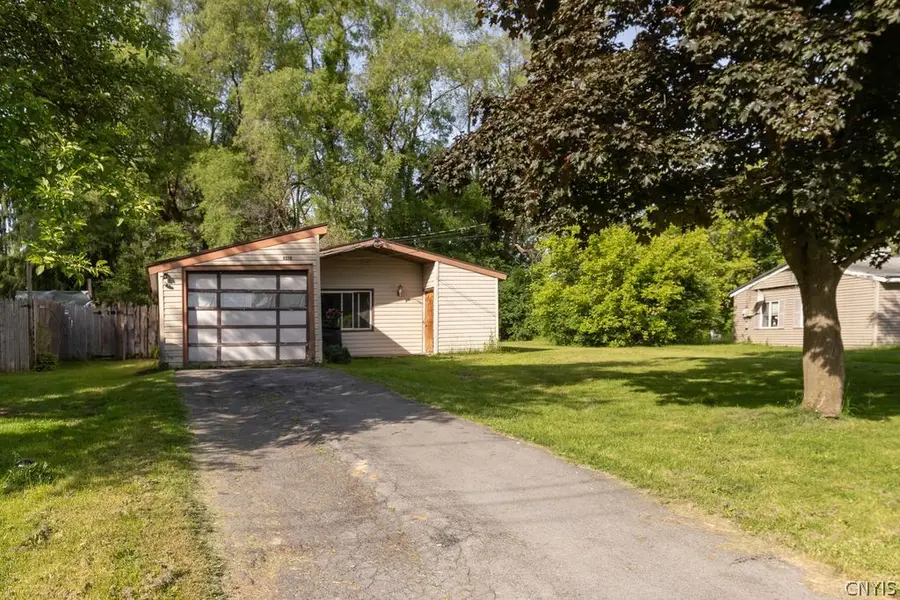 8276 Hamilton Drive, Baldwinsville, NY 13027 - #2
