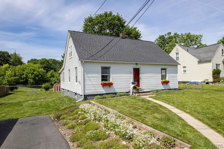 207 E Roswell Avenue, Nedrow, NY 13120 - #2