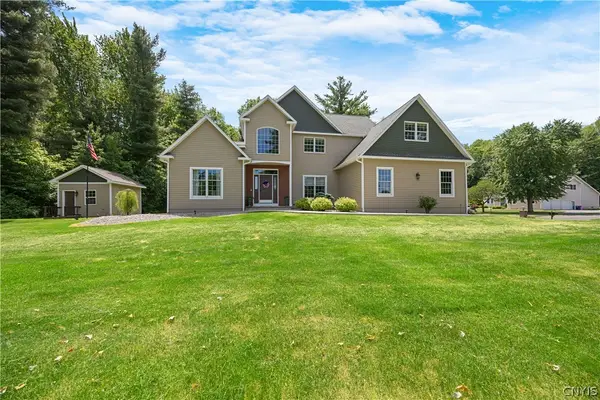 399 Hourglass Lane, Baldwinsville, NY 13027
