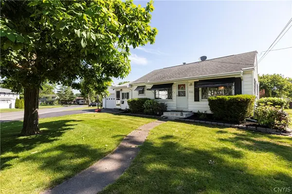 220 N Woodland Drive, Liverpool, NY 13088