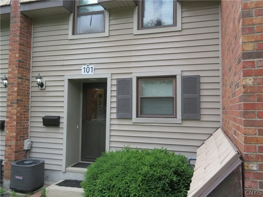 101 Chestnut Hills, New Hartford, NY 13413 - #1
