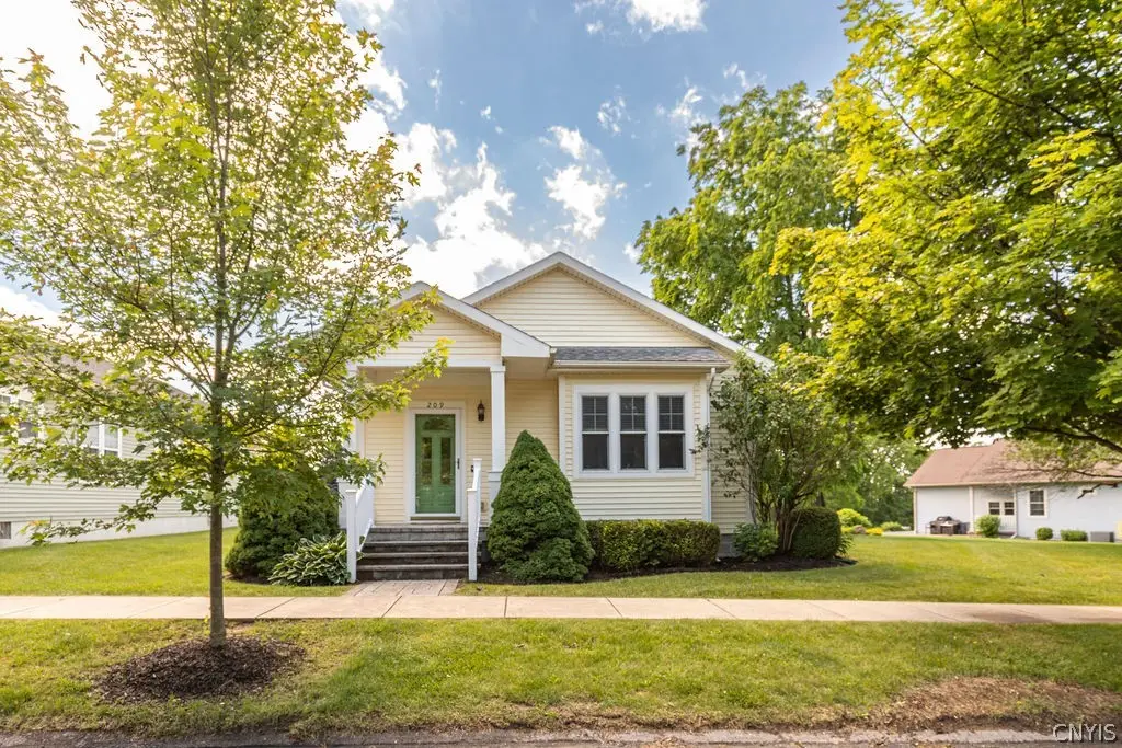 209 Newbridge Street, Camillus, NY 13031 - #1
