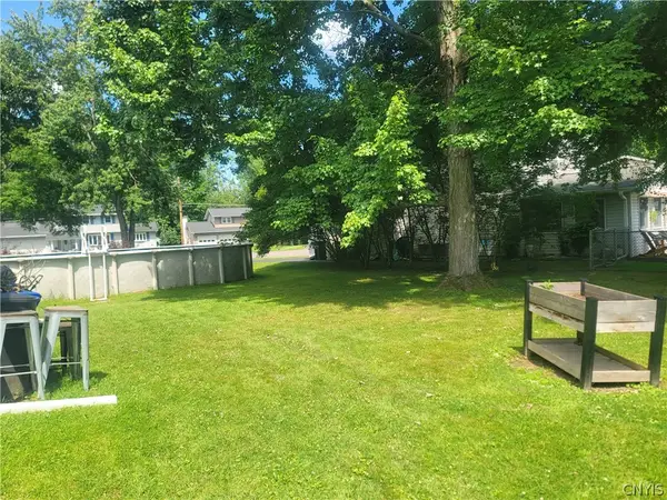 4033 Bay Park Drive, Liverpool, NY 13090