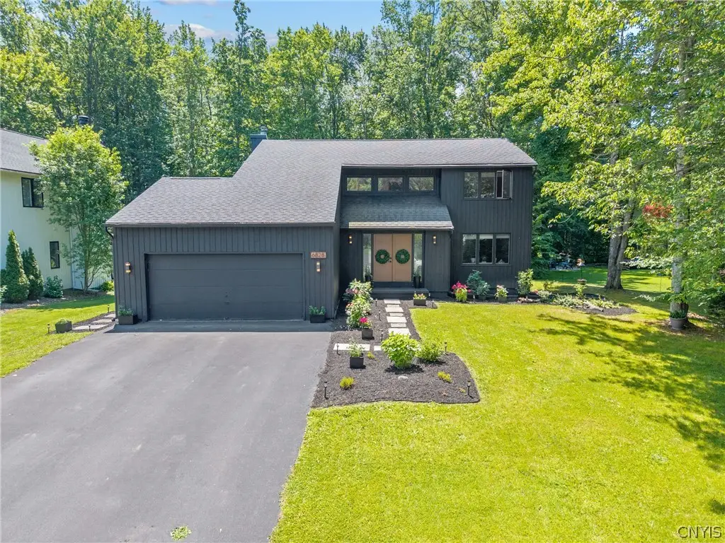 6828 Jayhawk Cir, Baldwinsville, NY 13027 - #1