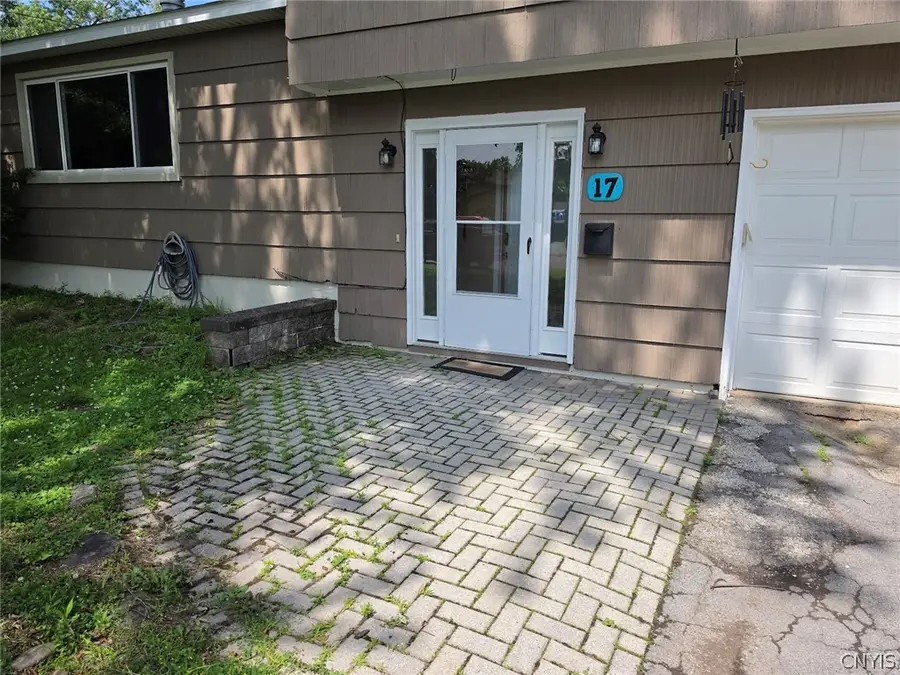 17 Hummingbird Path, Liverpool, NY 13090 - #3