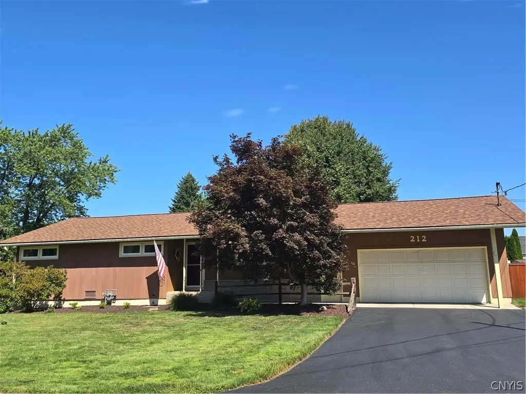 212 Cleveland Avenue, Liverpool, NY 13088 - #1