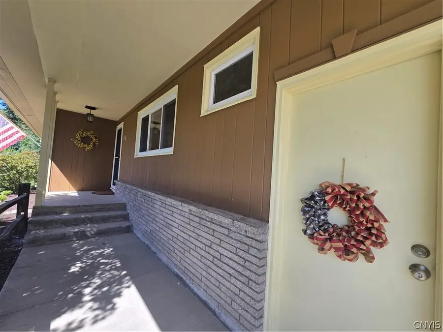 212 Cleveland Avenue, Liverpool, NY 13088 - #2