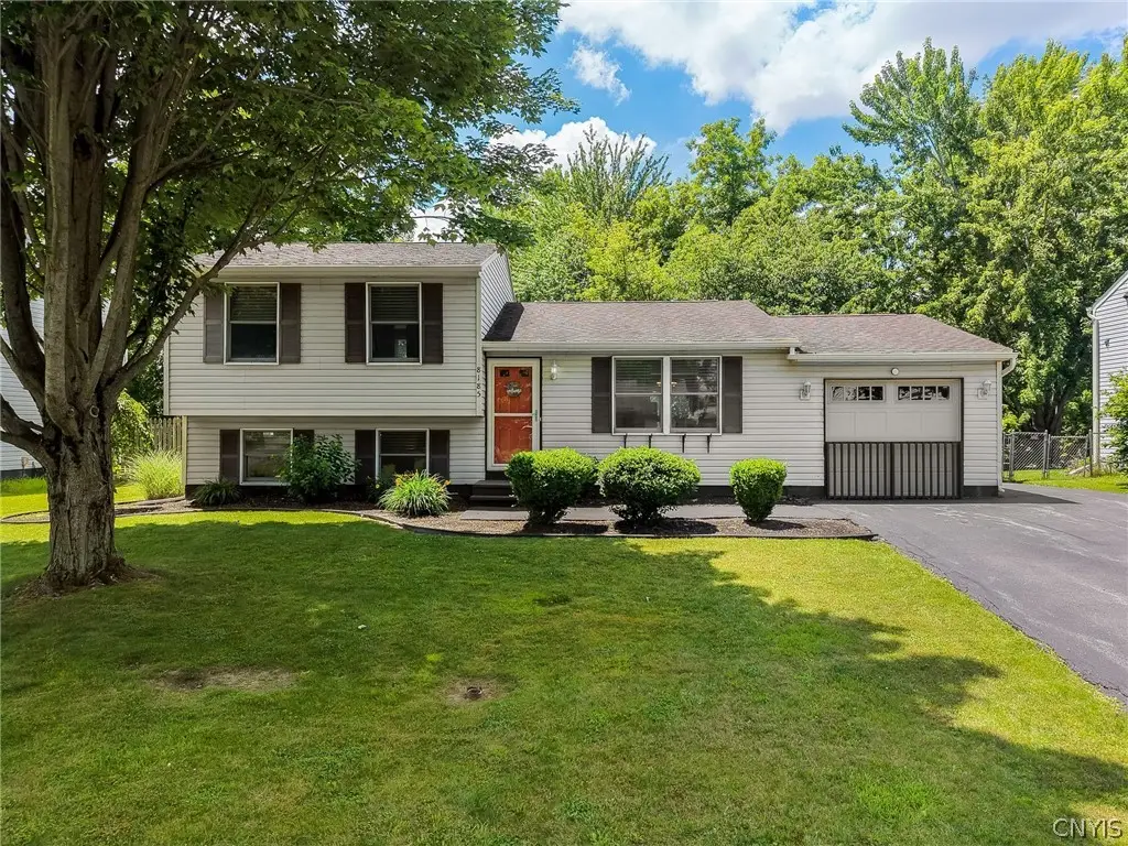 8185 Capricorn Drive, Liverpool, NY 13090 - #1