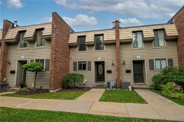 5 Chestnut Hills, New Hartford, NY 13413