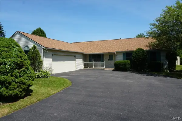 6113 Rossland Cir, Cicero, NY 13039