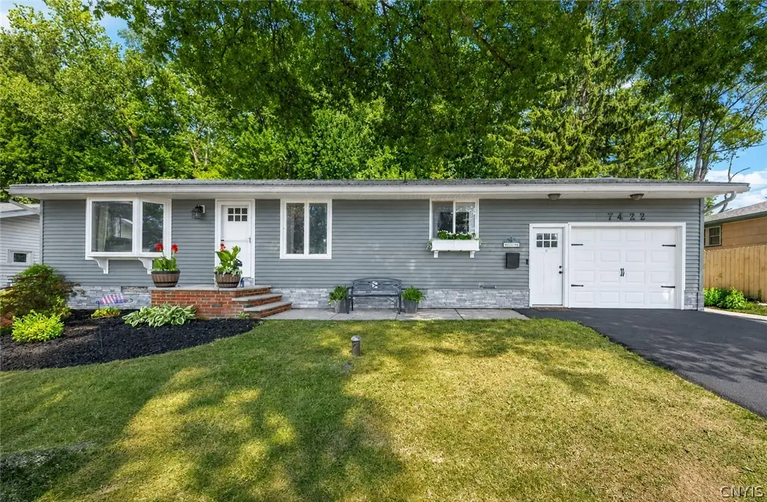 7422 Rosewood Cir, Syracuse, NY 13212 - #1