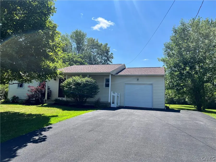 8615 Weaver Road, Cicero, NY 13039 - #2