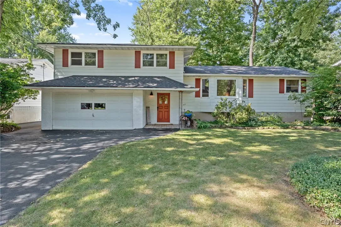 211 Donlin Drive, Liverpool, NY 13088 - #1