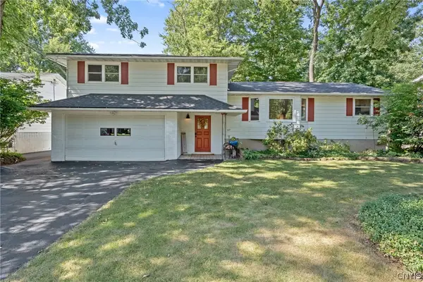 211 Donlin Drive, Liverpool, NY 13088