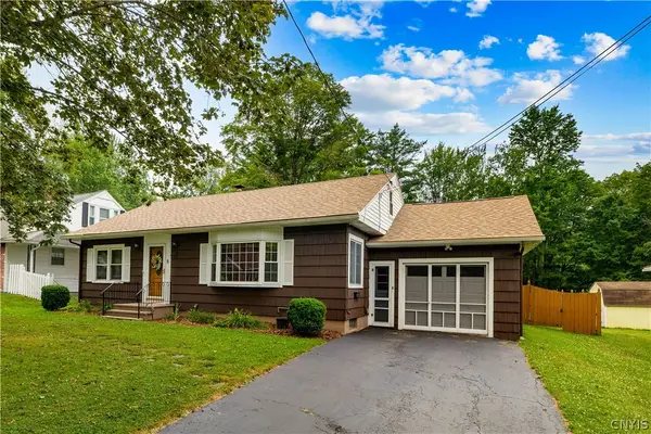 8 Parkway Place, New Hartford, NY 13413