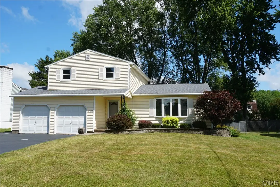 6189 Ridgecrest Dr, Syracuse, NY 13212 - #1