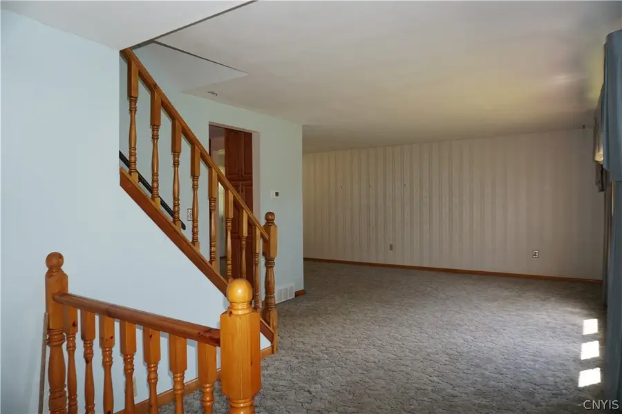 6189 Ridgecrest Dr, Syracuse, NY 13212 - #3
