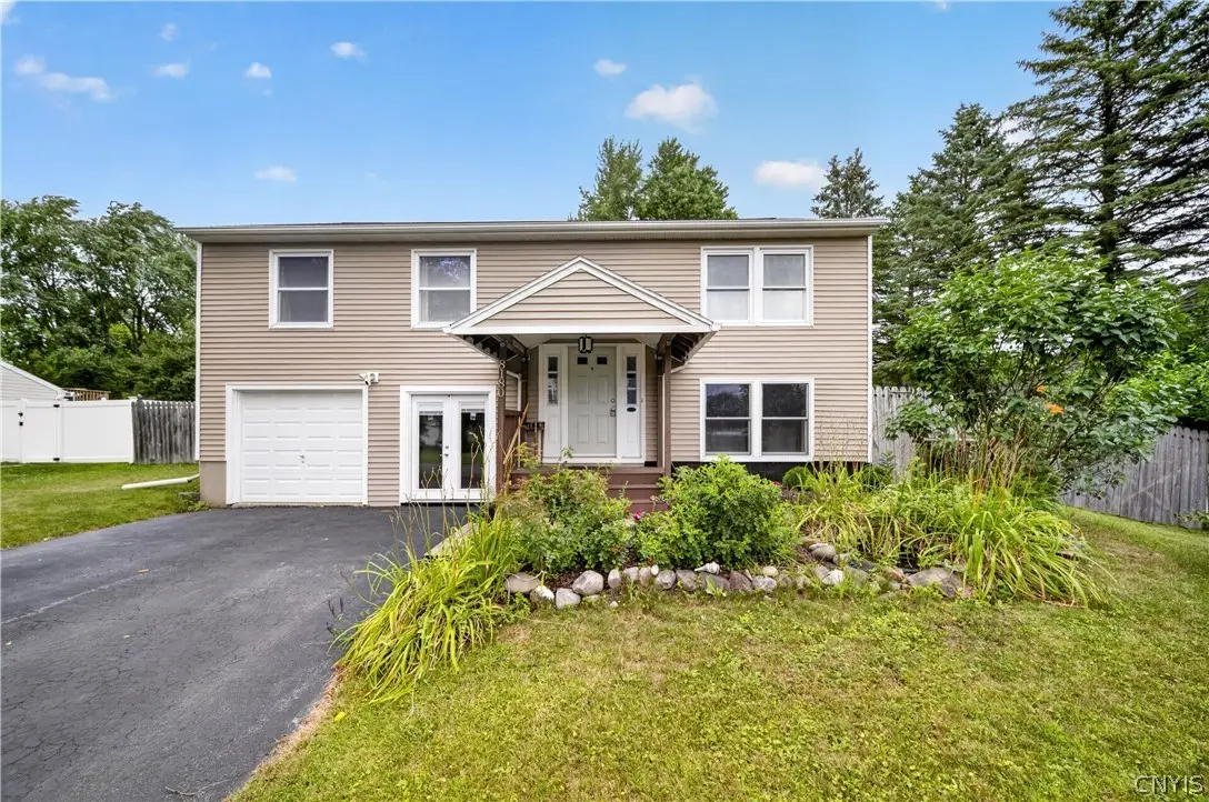8180 Capricorn Drive, Liverpool, NY 13090 - #1