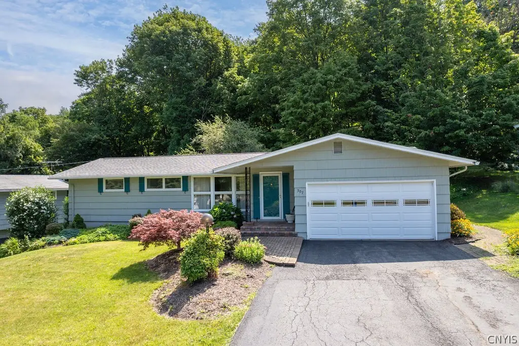 307 Oakridge Drive, Camillus, NY 13031 - #1