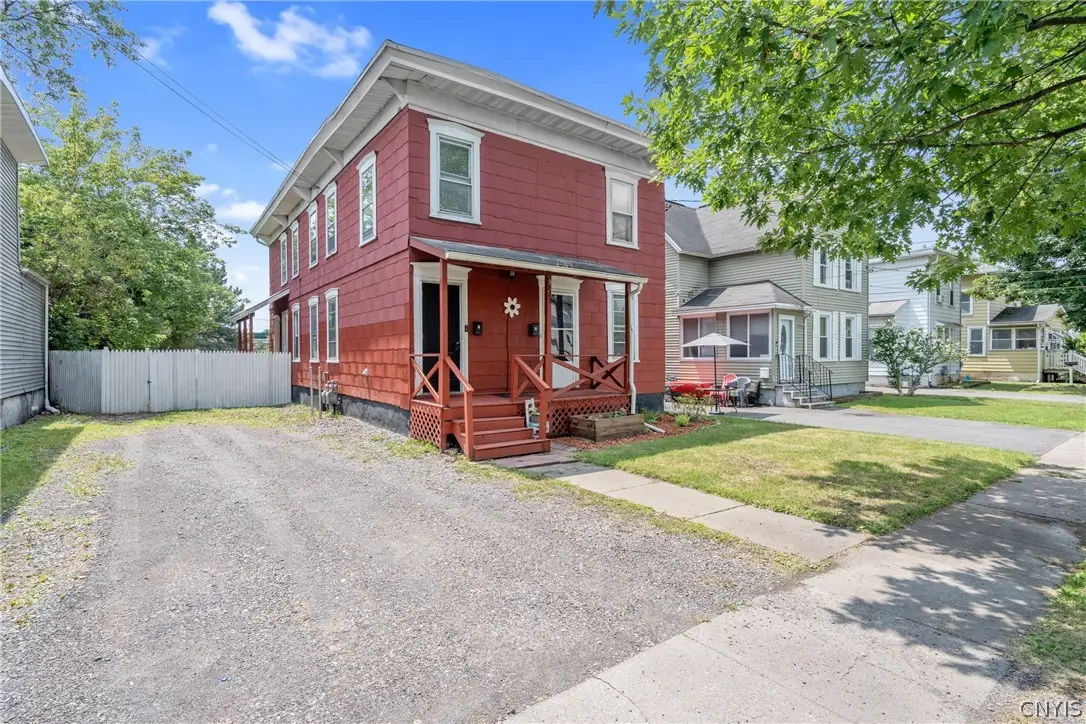 229 W Ellis Street, East Syracuse, NY 13057 - #1
