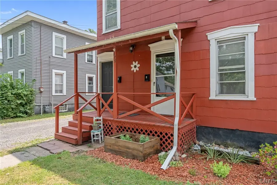 229 W Ellis Street, East Syracuse, NY 13057 - #2