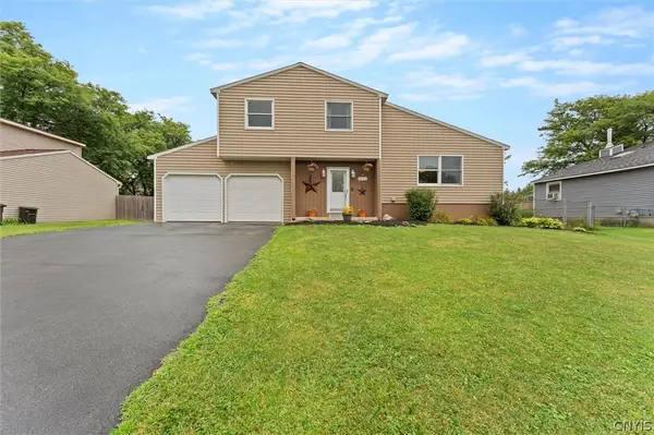 8151 Scotia Lane, Liverpool, NY 13090
