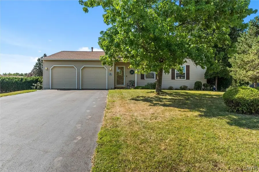 7677 Glenview Drive, Syracuse, NY 13212 - #2