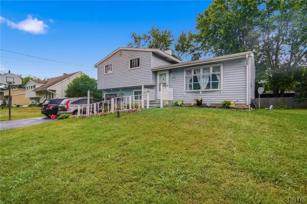 16 Huckleberry Lane, Liverpool, NY 13090