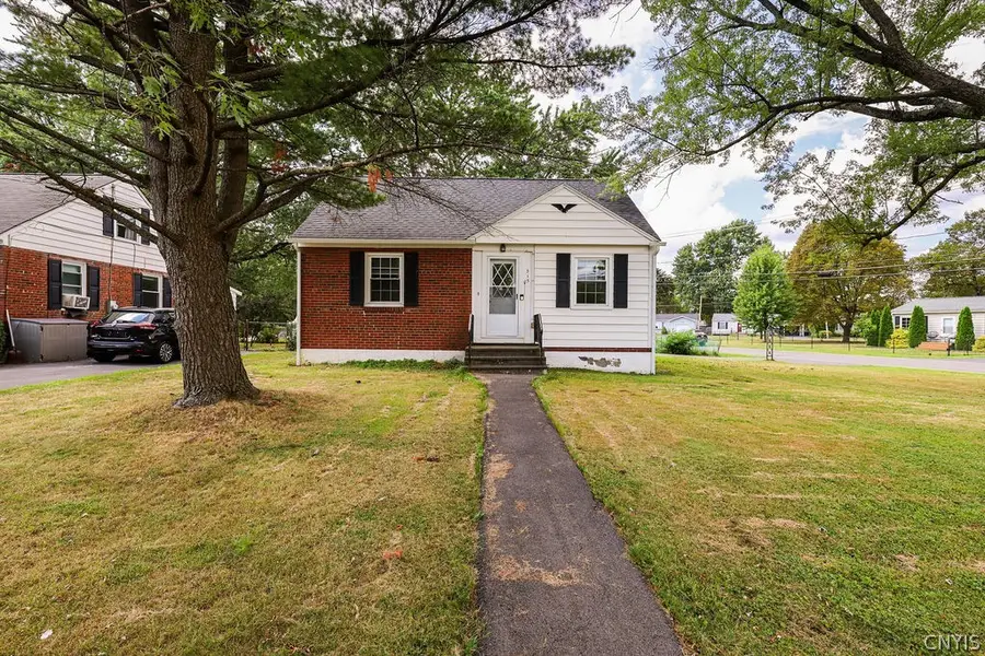 315 Russell Avenue, Liverpool, NY 13088 - #2