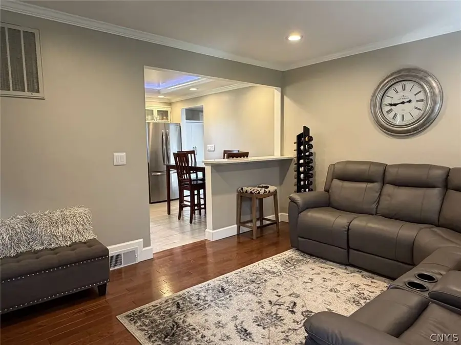306 Gale Avenue, Liverpool, NY 13088 - #3