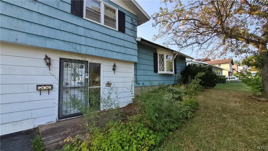 208 Skyview Drive, Liverpool, NY 13088 - #2