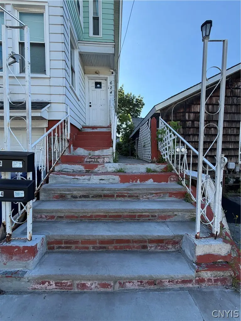 624 E Division Street, Syracuse, NY 13208 - #2