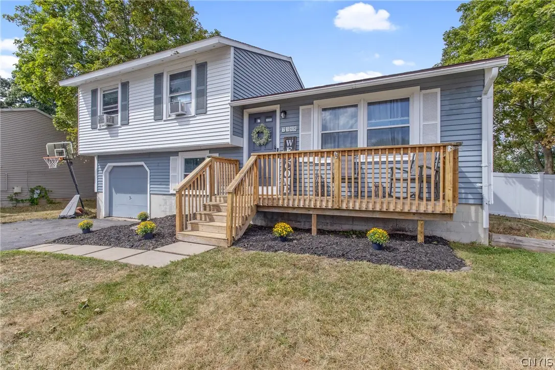 7388 Oakpost Road, Liverpool, NY 13088 - #1