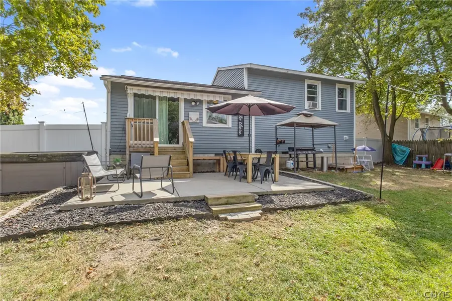 7388 Oakpost Road, Liverpool, NY 13088 - #2