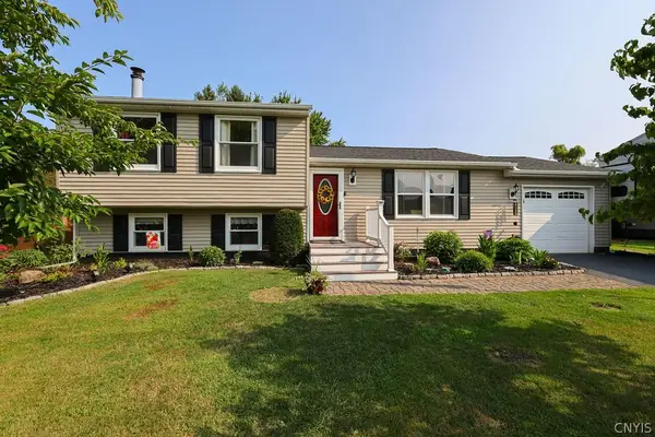 8420 Falcon Drive, Liverpool, NY 13090