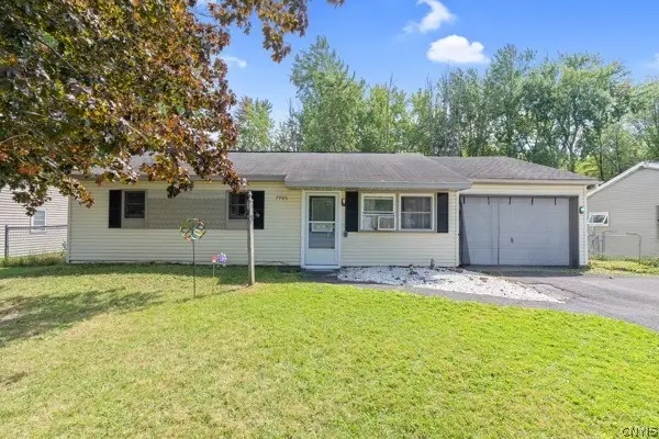 7906 Eisenhower Boulevard, Bridgeport, NY 13030