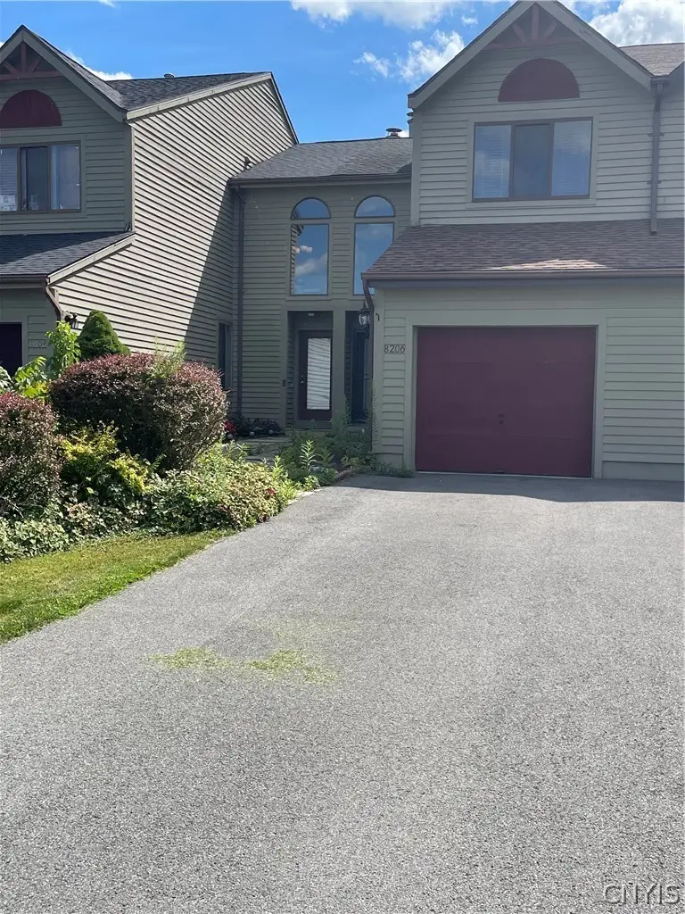 8206 Honeysuckle Drive, Liverpool, NY 13090 - #2
