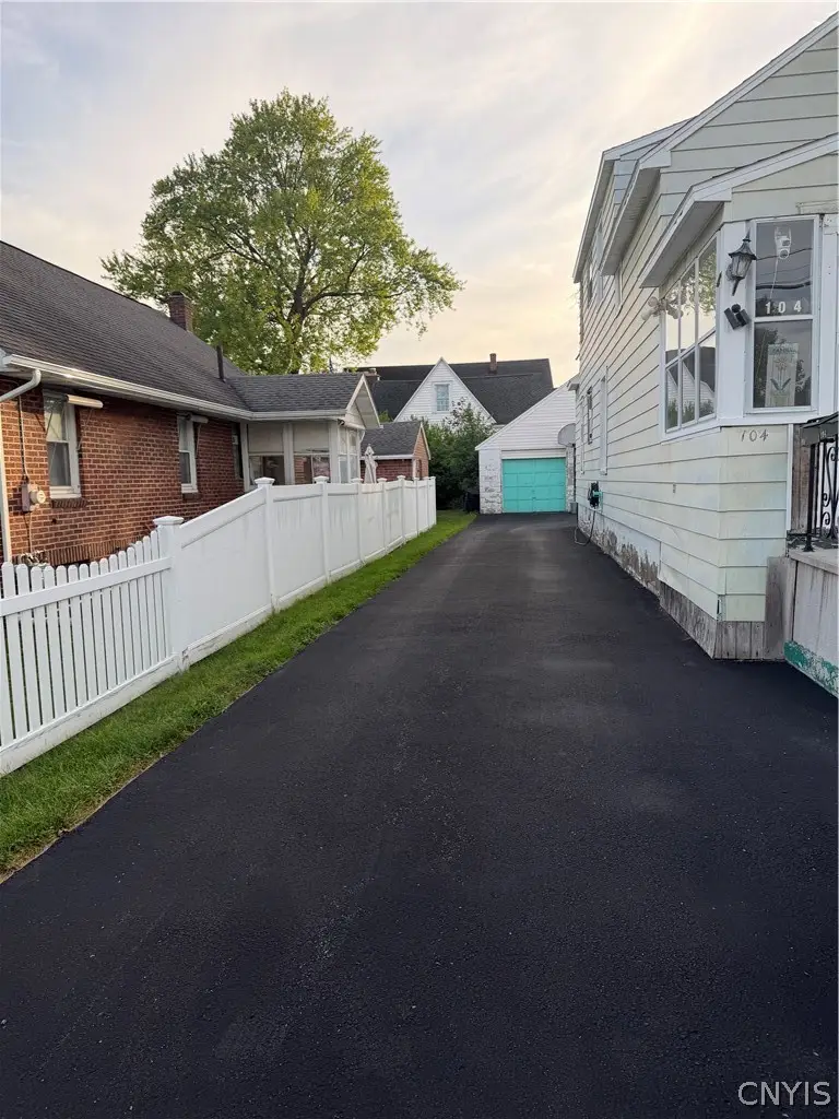 104 Roxford Road S, Syracuse, NY 13208 - #2
