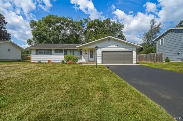 7411 Rosewood Circle, Syracuse, NY 13212