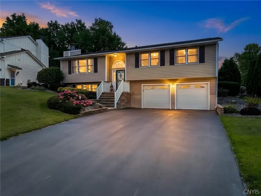 202 Chestnut Hill Drive, Liverpool, NY 13088 - #2