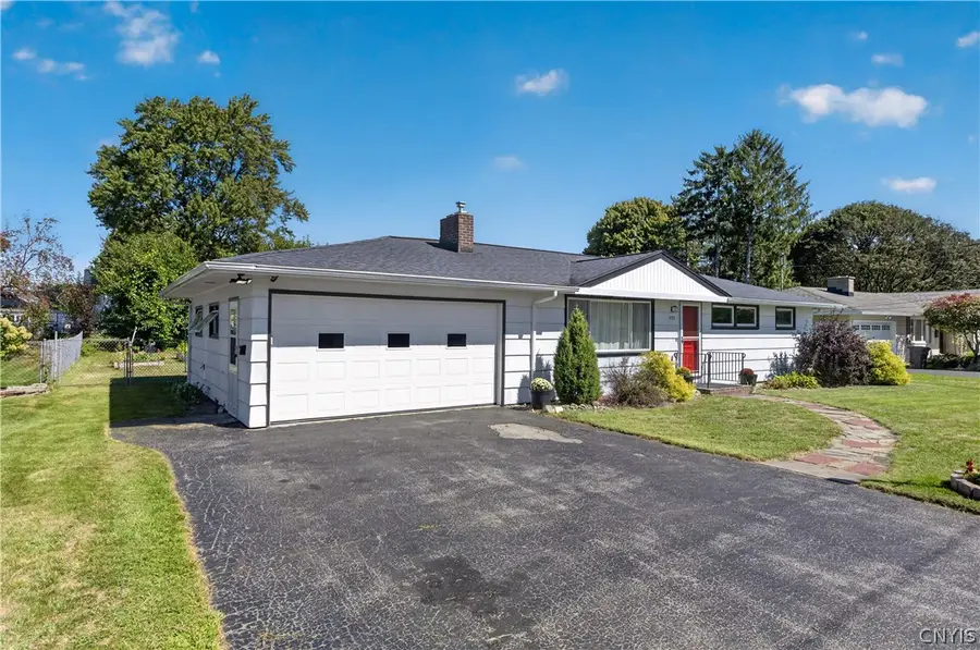 203 Hibiscus Dr, North Syracuse, NY 13212 - #2