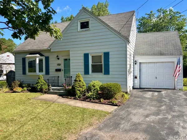 303 Kingsdown Drive, Liverpool, NY 13088