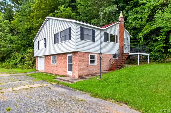 2691 State Route 48, Minetto, NY 13115