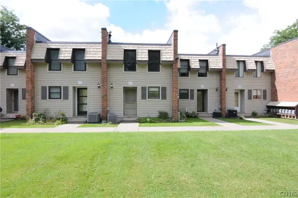 61 Chestnut Hills, New Hartford, NY 13413