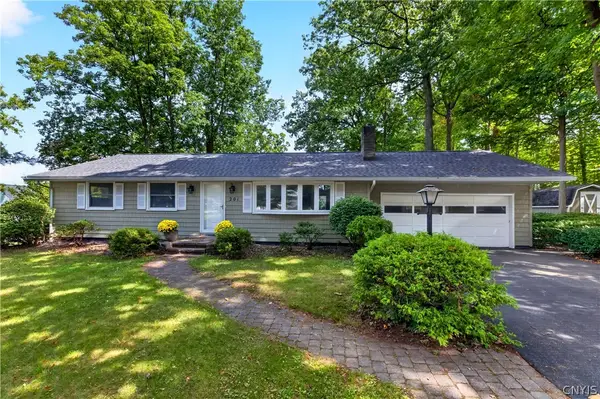 201 Oakridge, Liverpool, NY 13088