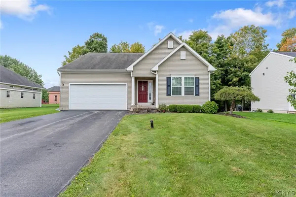 39 Silversides Way, Baldwinsville, NY 13027