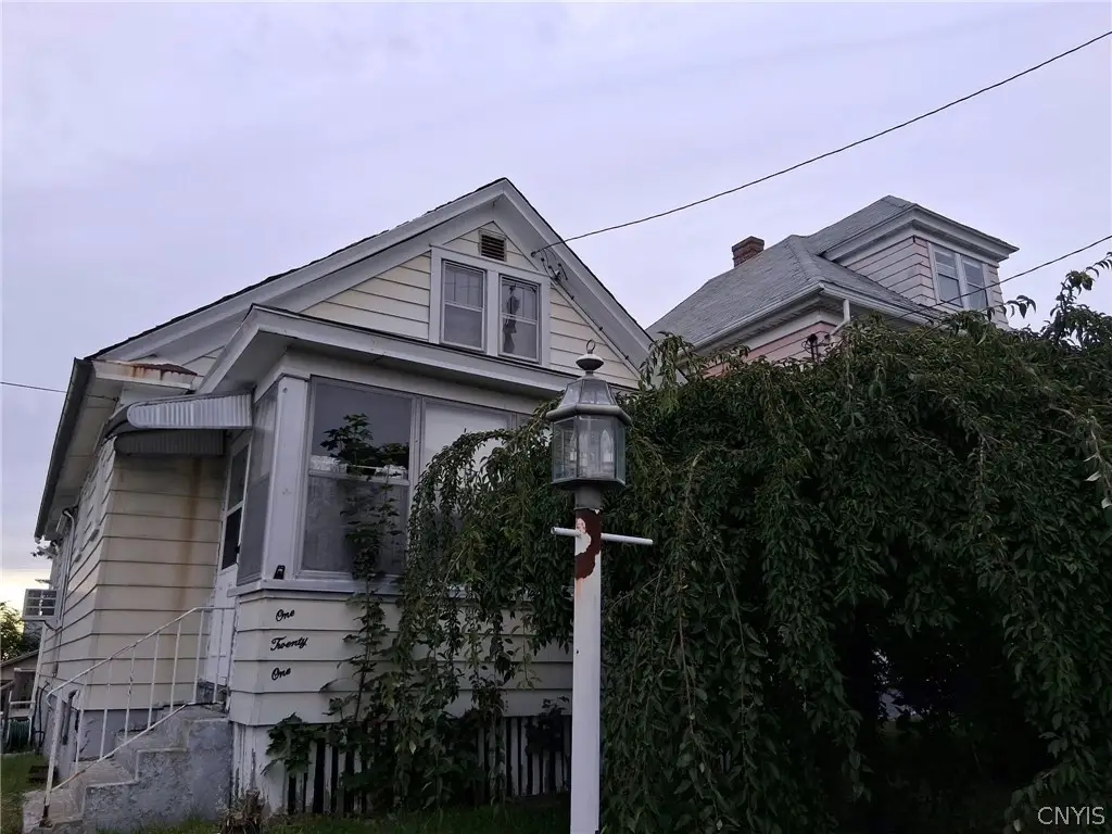 121 Briggs Street, Syracuse, NY 13208 - #1